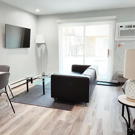 Modern Schiller Park Studio With Downtown Access